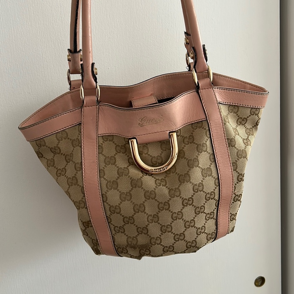 AUTHENTIC GUCCI PURSE!